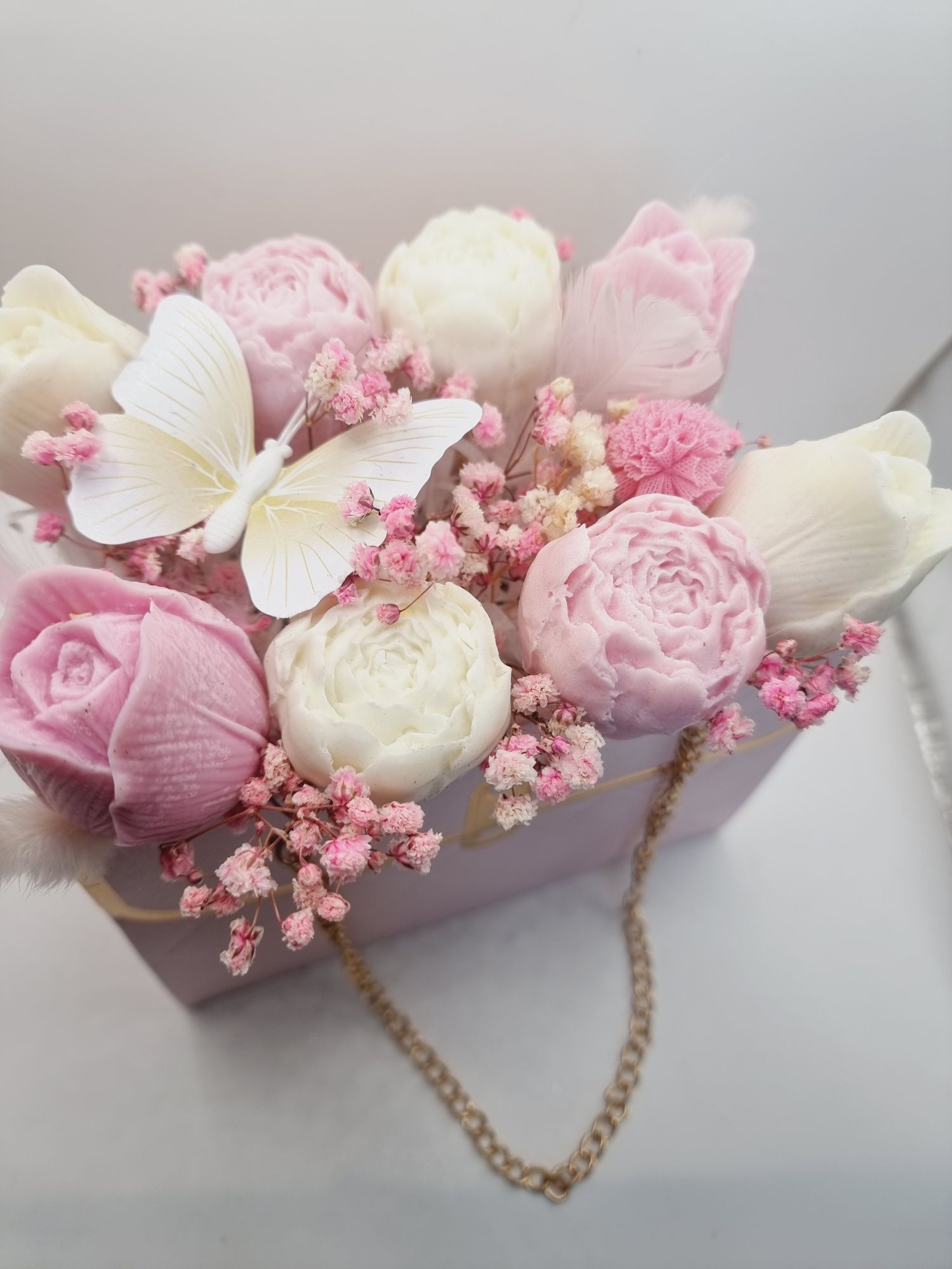 Elegancki Flower Box z Kwiatami z Wosku Sojowego torebka prezent