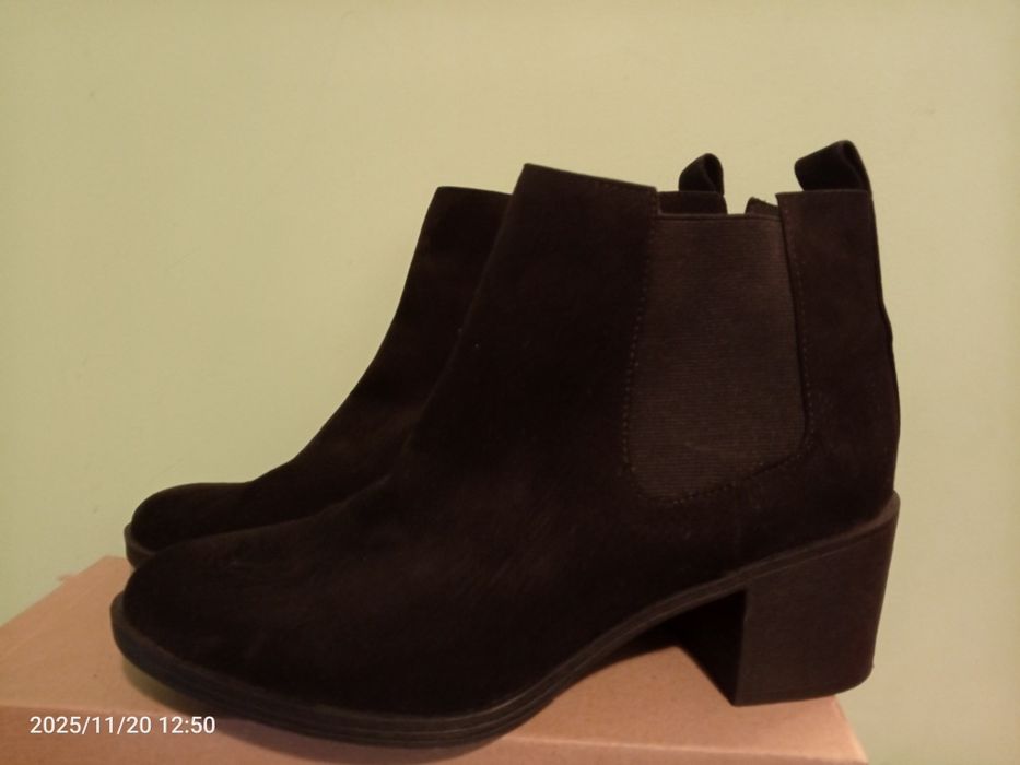 Ботінки, чобітки, ботильйони нові 41 р