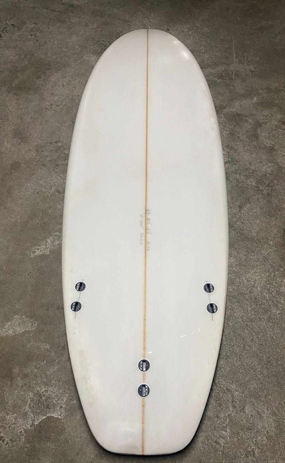 Prancha No Logo 6’4 (36,7L) saco e quilhas