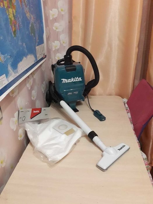 Ранцевый аккумуляторный пылесос Makita DVC260Z