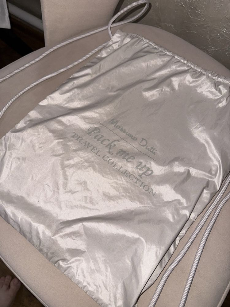 Куртка бомбер , невагома . Massimo Dutti. Розмір М .