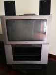 Televisor Sony 32 polegadas com móvel e colunas surround