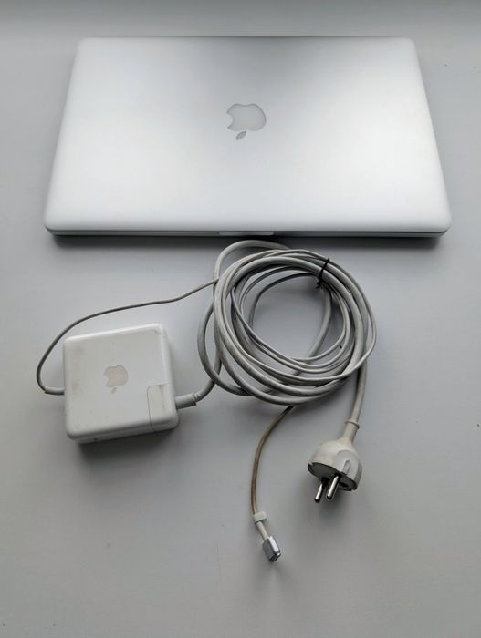 Apple MacBook Pro 15,4” Intel i7 16GB RAM 251GB SSD