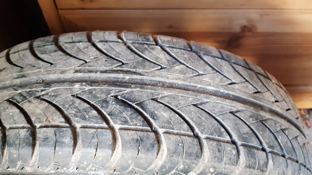 Pneu+ Jante Ford Fiesta 1.8D Boss 1996