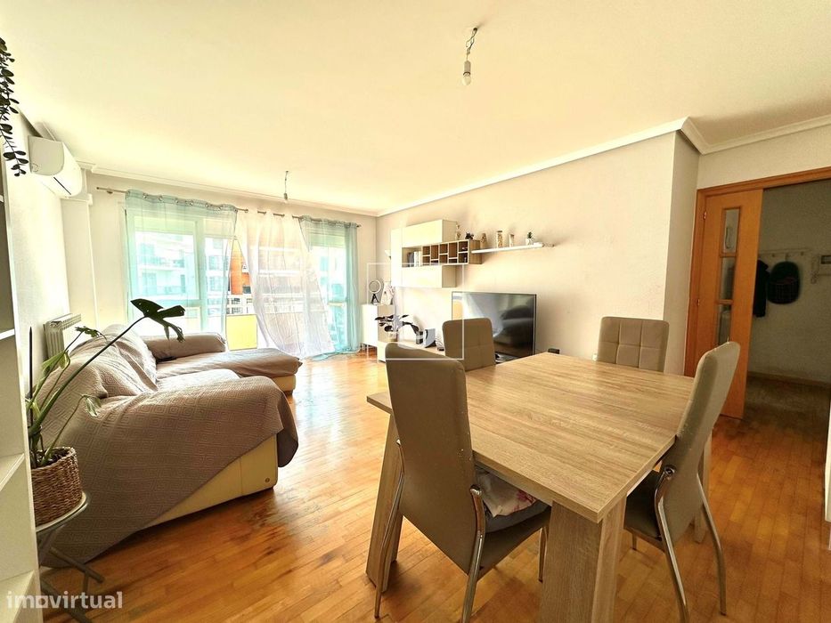 Apartamento T3 com Parqueamento em Alhos Vedros