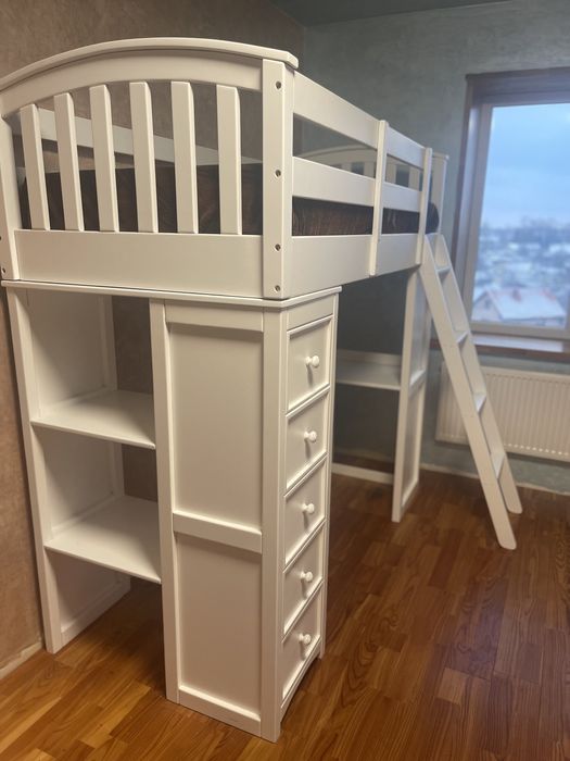 Дитяче ліжко із столиком