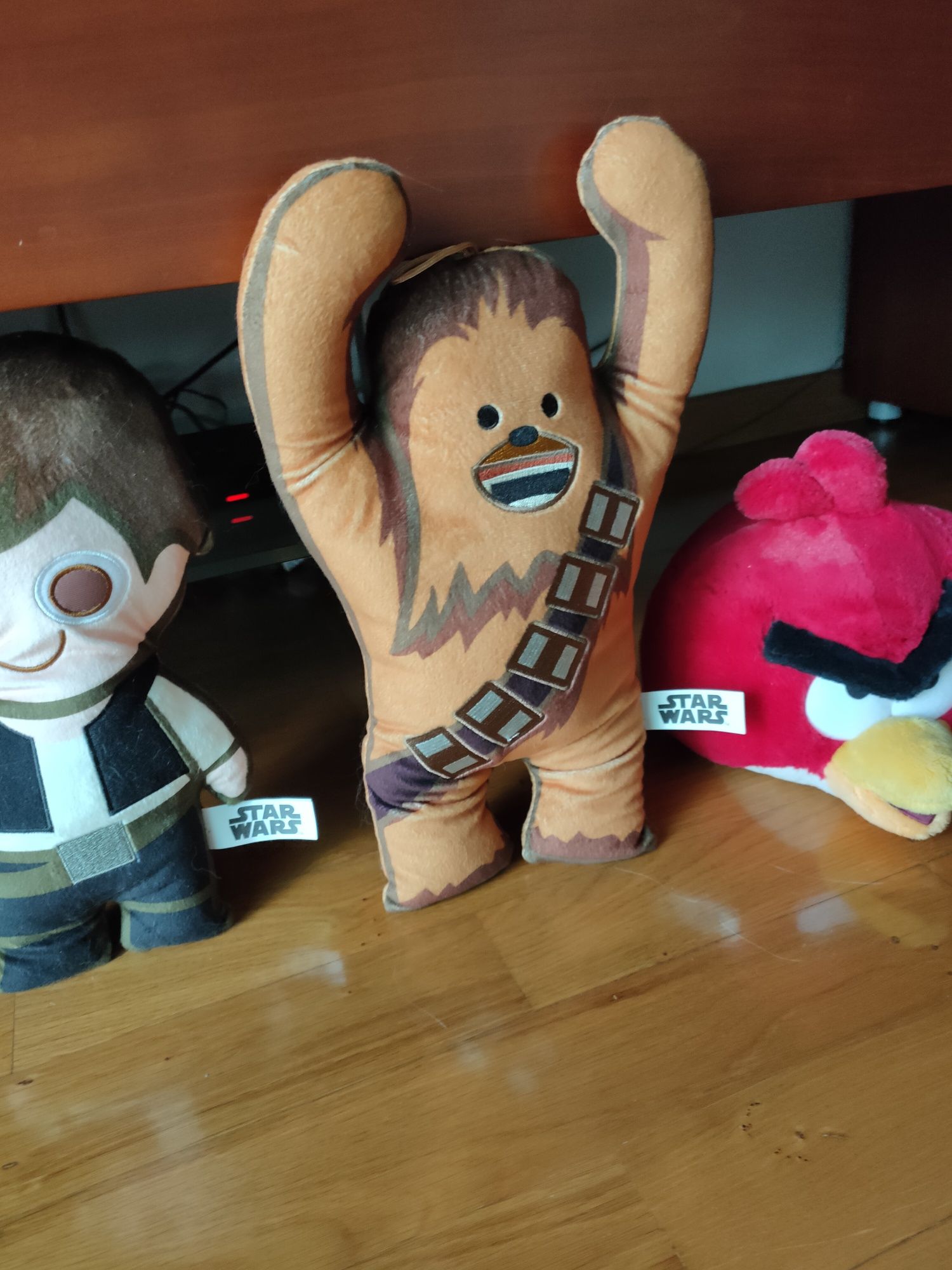 10 peluches Star Wars, Angry Birds, DreamWorks, Minions