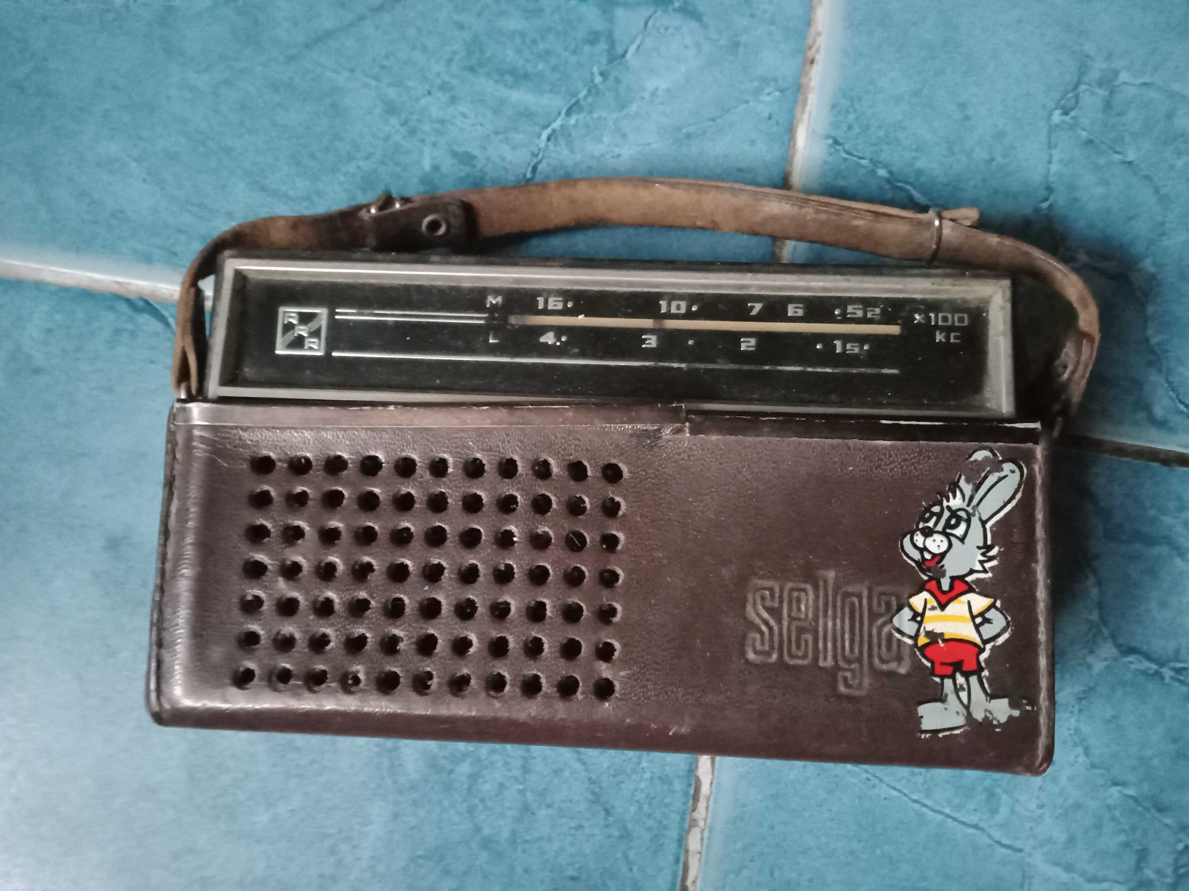 Продам старый радиоприемник на детали, как раритет