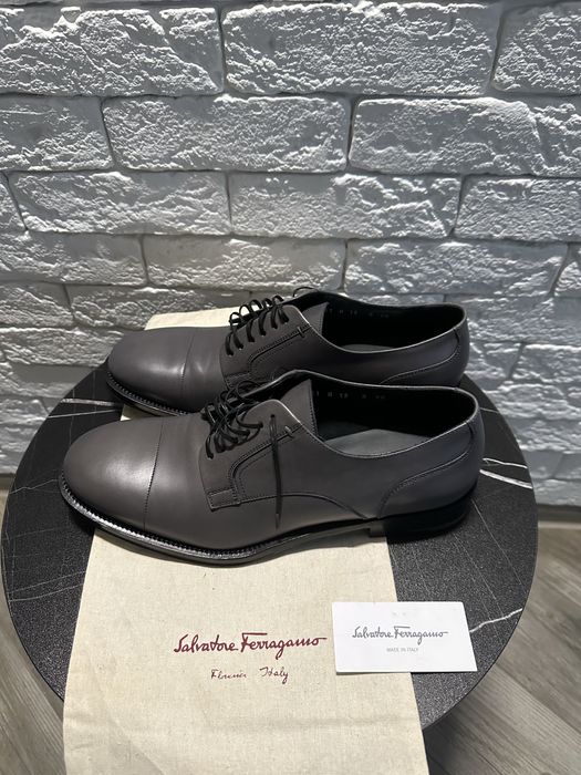 Туфли/полуботинки Salvatore Ferragamo серые. Туфлі ferragamo сірі