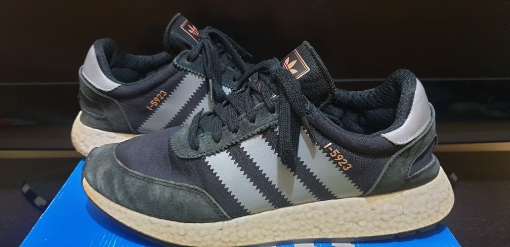 Ténis usados em ótimo estado Adidas Original I-5923 tamanho 43 1/3.