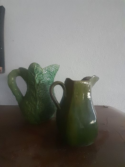 4 canecas em faiança portuguesa.