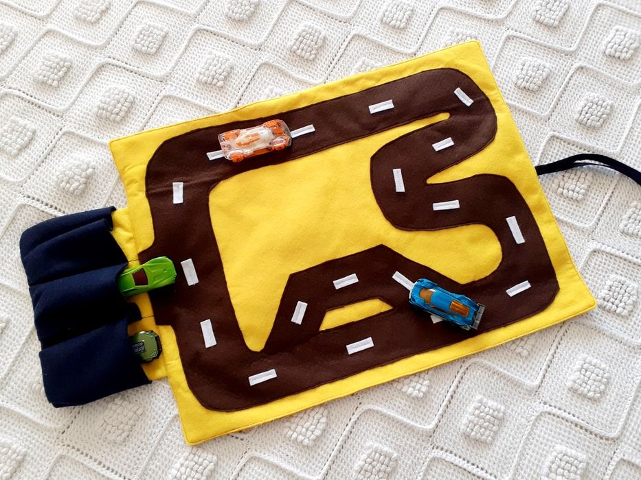 Pista de carros em tecido