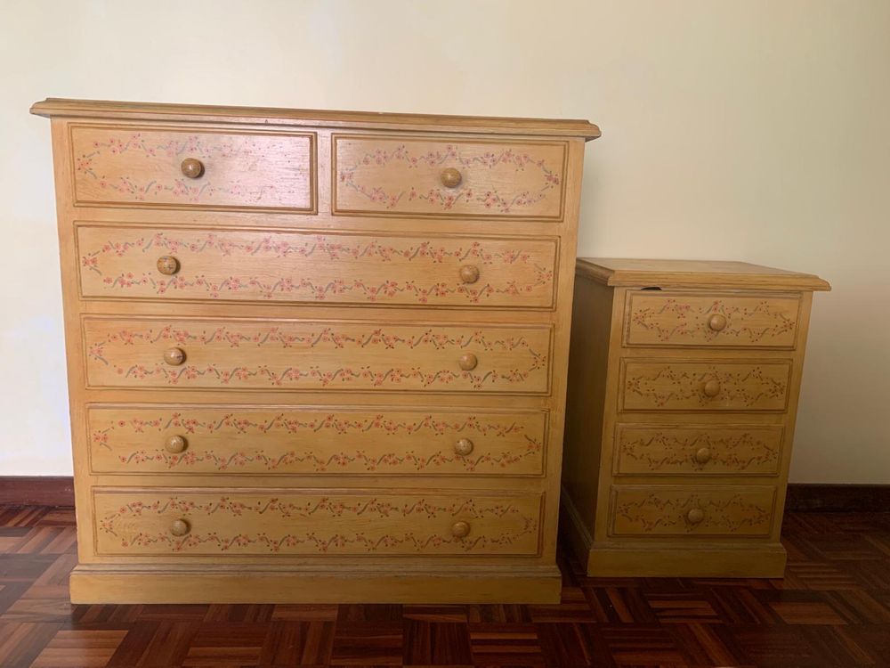 Cómoda + mesa cabeceira