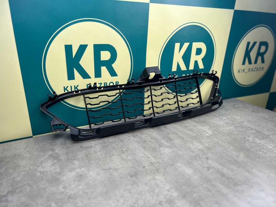 Центральна решітка в бампер BMW 3gt (F34) m-paket  	51118057188