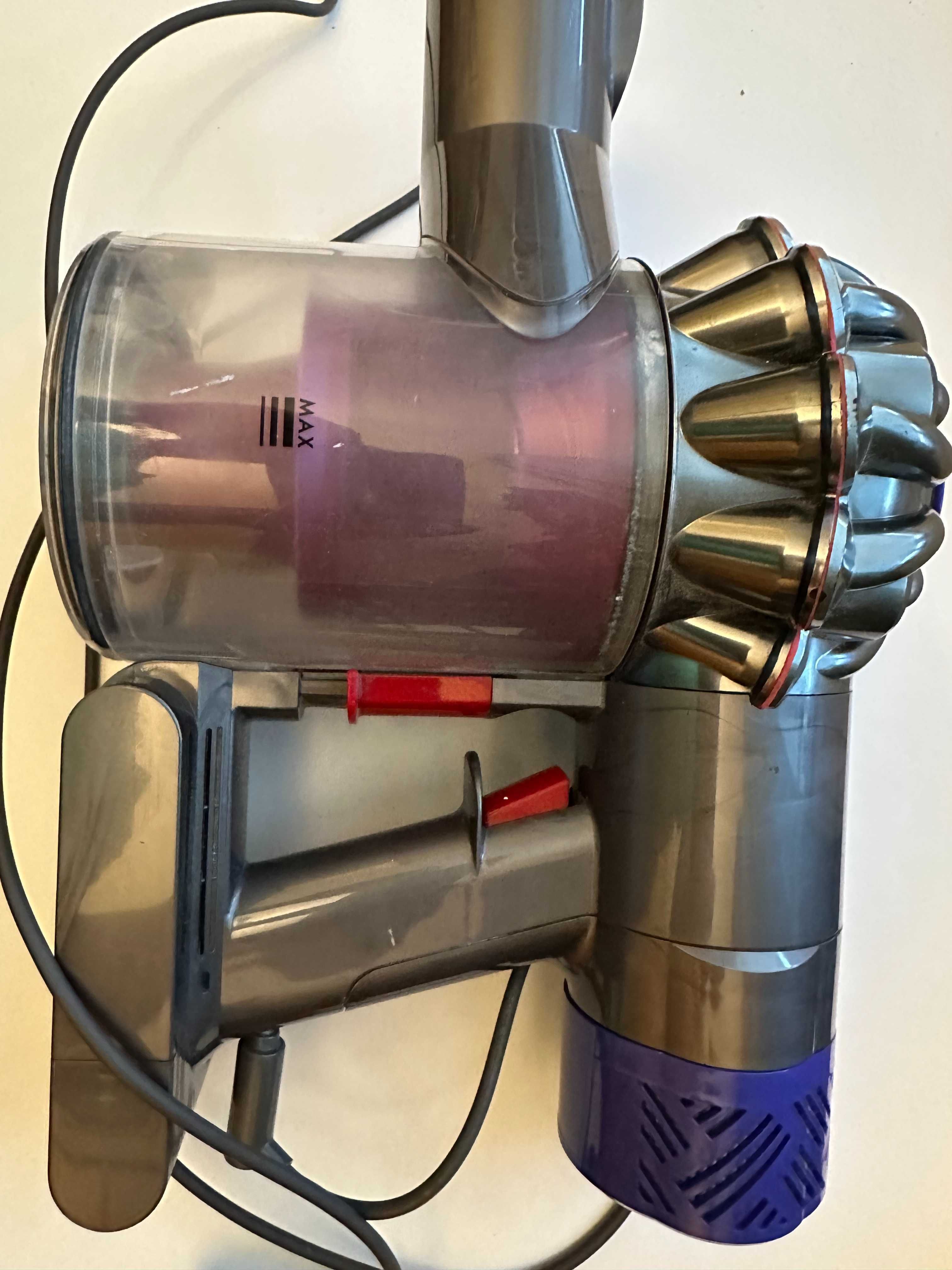uszkodzony Odkurzacz ręczny Dyson V6 Absolute ładowarka wer. angielska