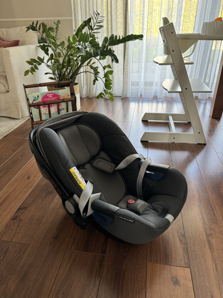 Fotelik samochodowy Britax Baby Safe I-Size z bazą ISOFIX