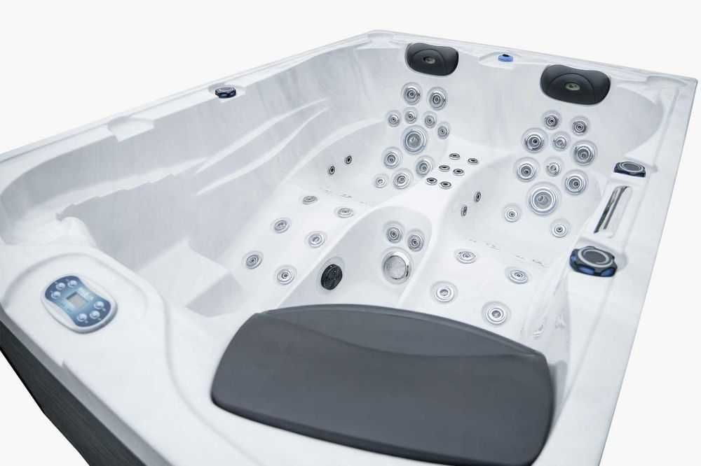 Jacuzzi 3 osobowe , całoroczne ponad 60 dysz, 220x156x88cm - transport