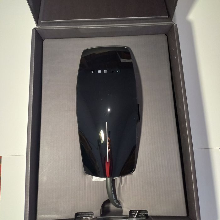 Зарядна станція для електромобіль Tesla Wall Connector  7.4-22 кВт.
