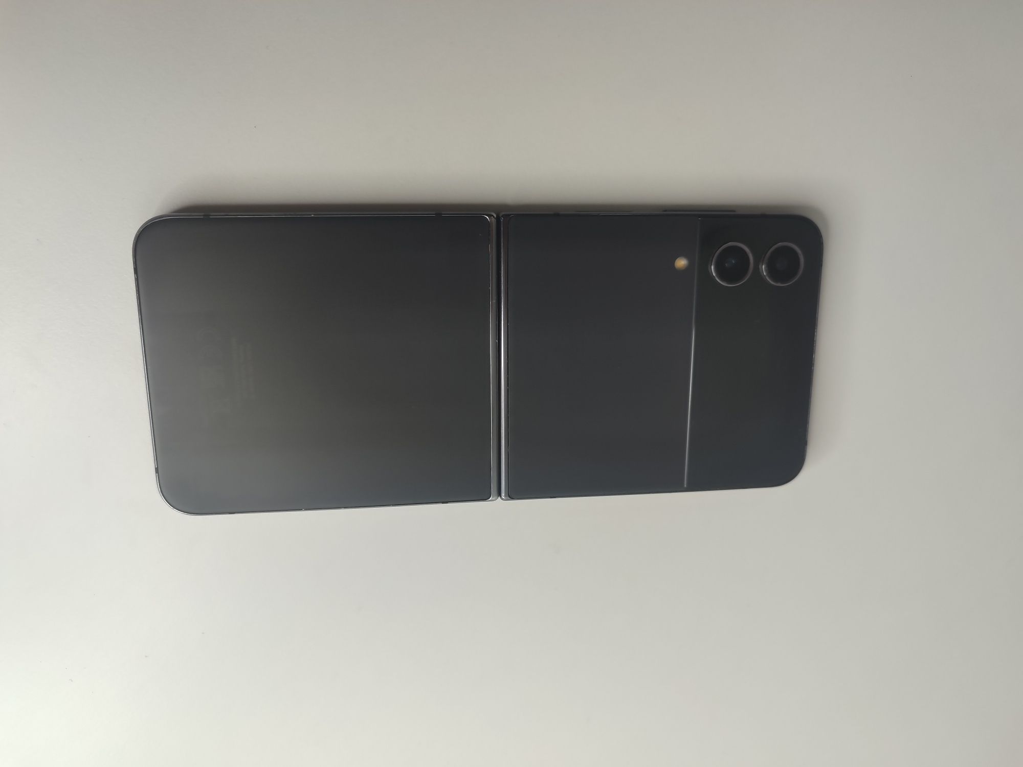 OneUI 7 Samsung Galaxy flip 4 8/256