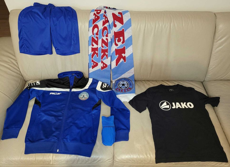 Zestaw małego piłkarza w rozm. 140