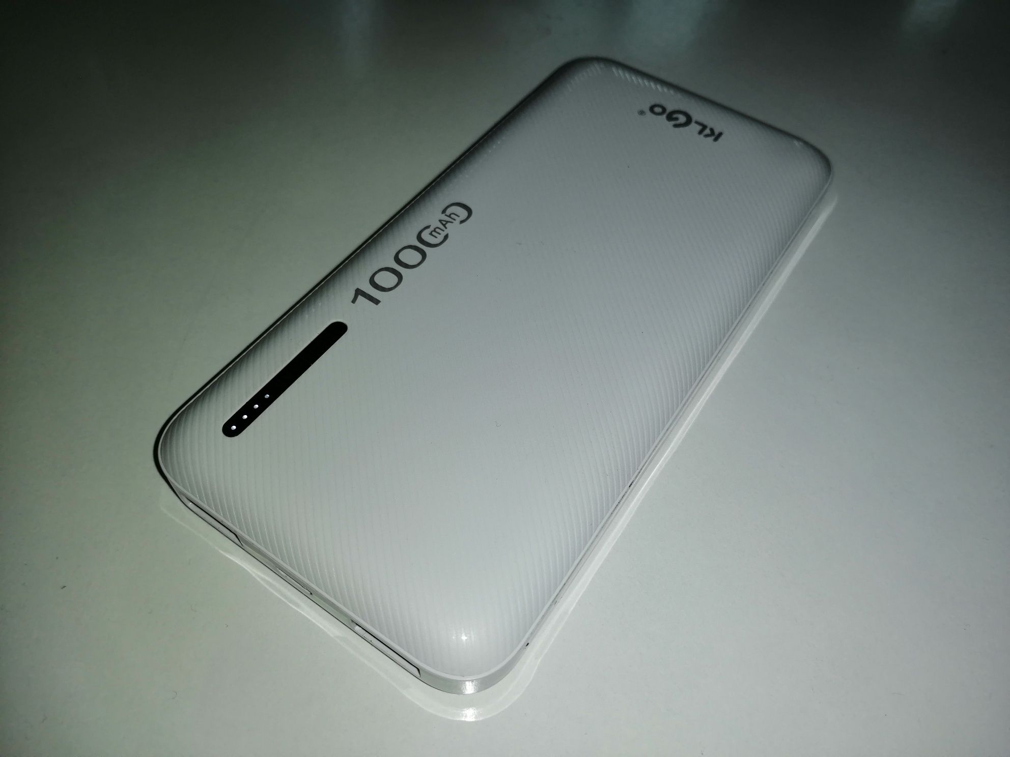 Зовнішній акумулятор Power Bank KLGO  10000mAh 2.1A Білий та Чорний