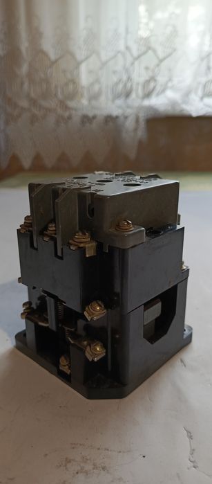 Rosyjski masywny porządny stycznik