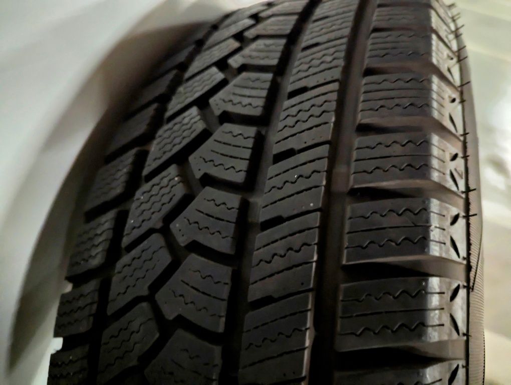 Opona 215/65 r16