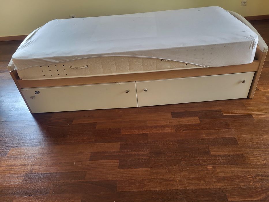 Cama de solteiro completa em otimo estado