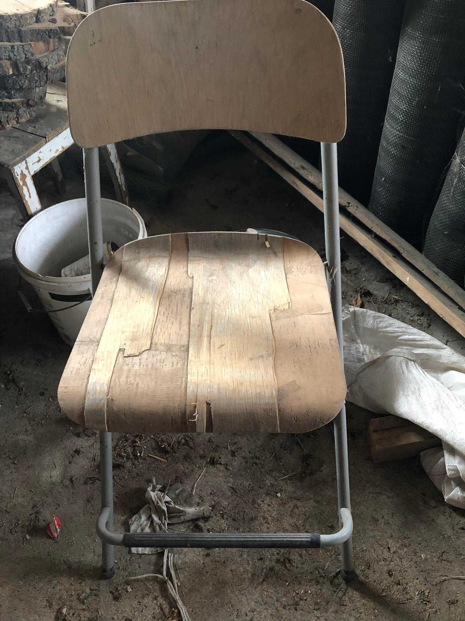 2 krzesła-hokery Ikea do odnowienia
