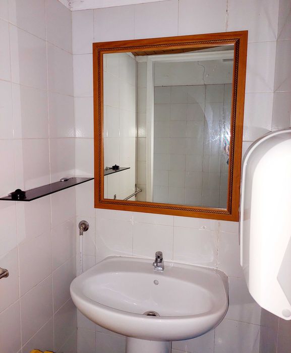 Louças sanitárias, Espelhos, Lavatórios, Esquentador e mais