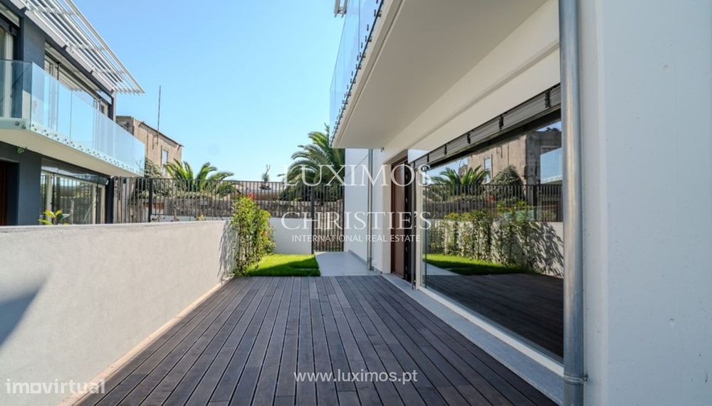 Moradia de luxo nova com jardim, para venda, em Leça da Palmeira