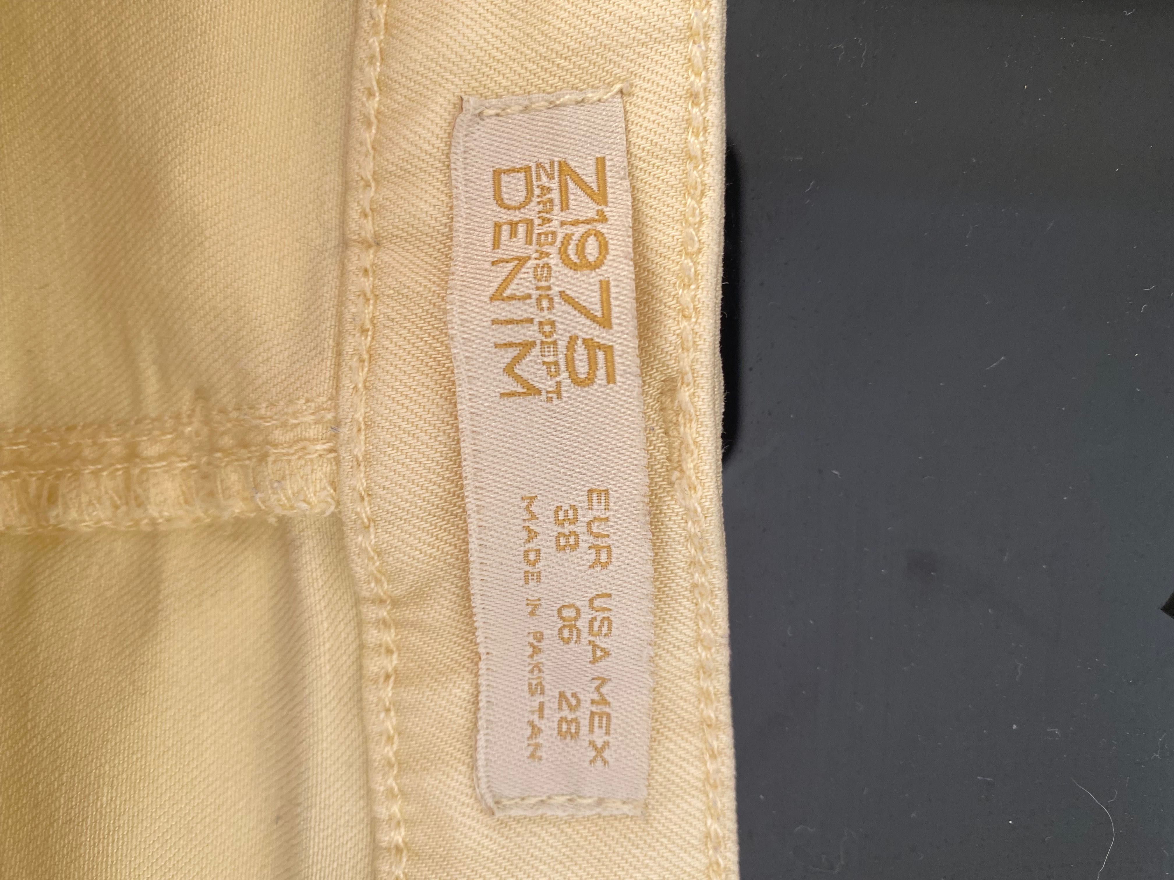 Calça marca Zara cor amarelo clarinho