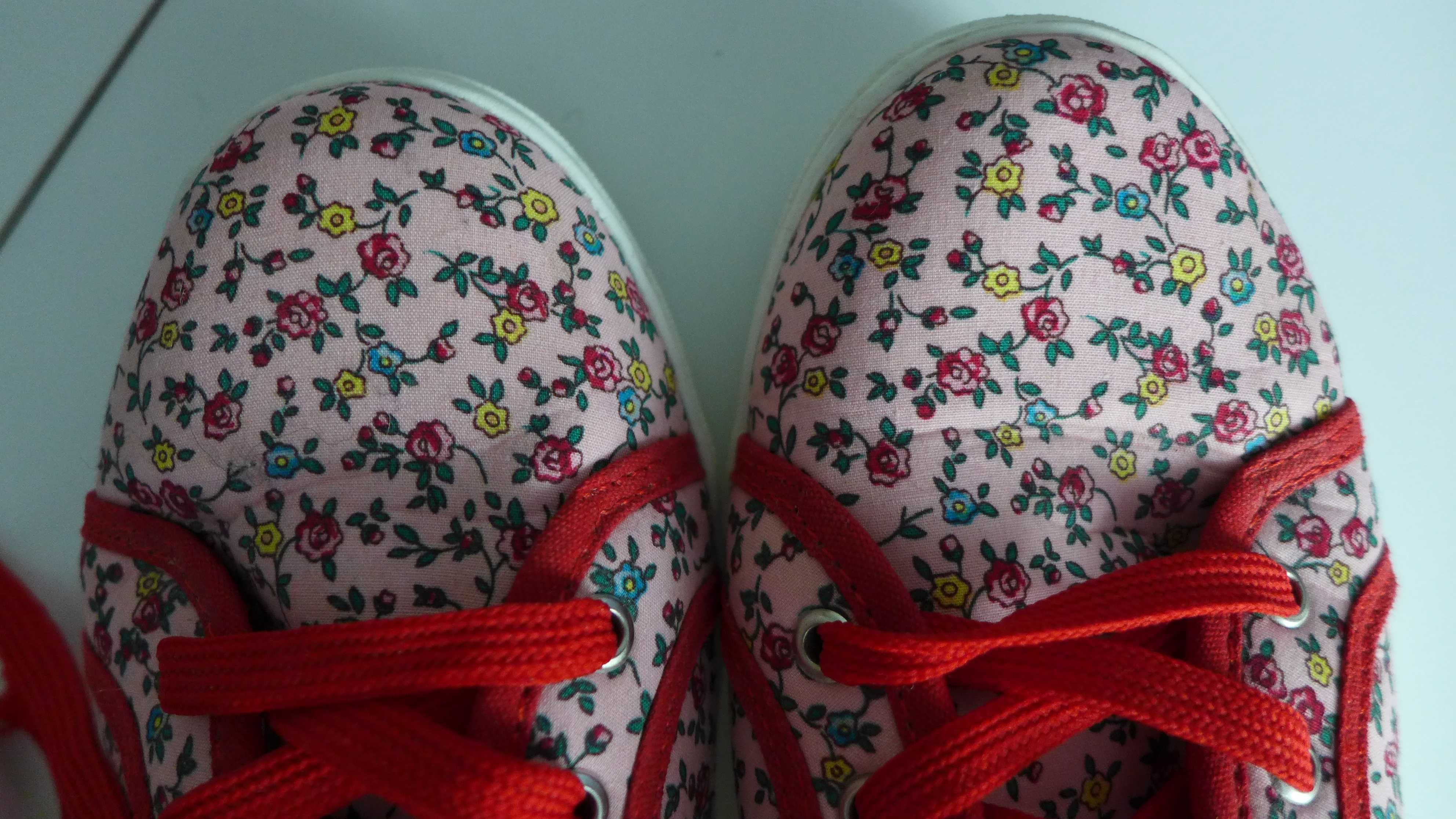 Tekstylne sneakersy sznurowane tenisówki słodkie trampki 39 kwiatuszki