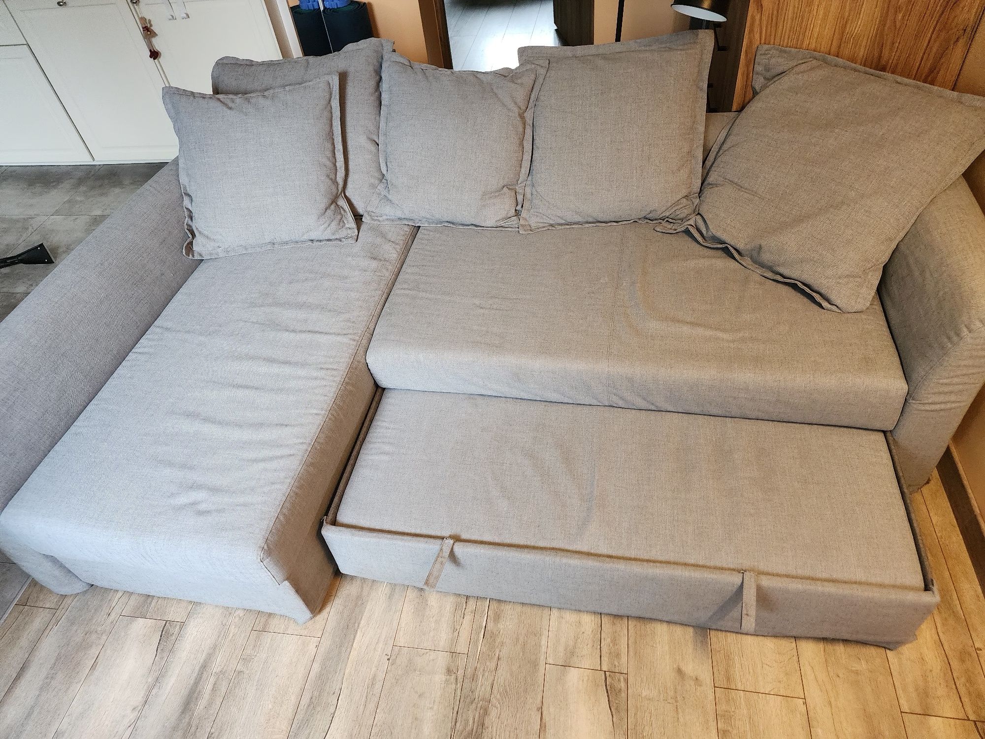 Sofa narozna  HOLMSUND z funkcja spania
Narożnik z funkcją spania, Bor