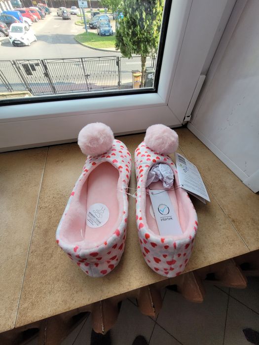 Nowe kapcie damskie 36/37