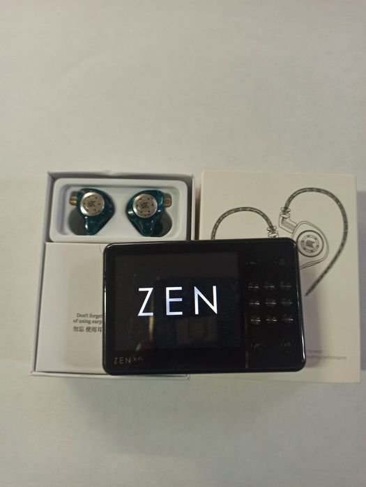 Продам мп3 плеер creative zen x-fi с наушниками
