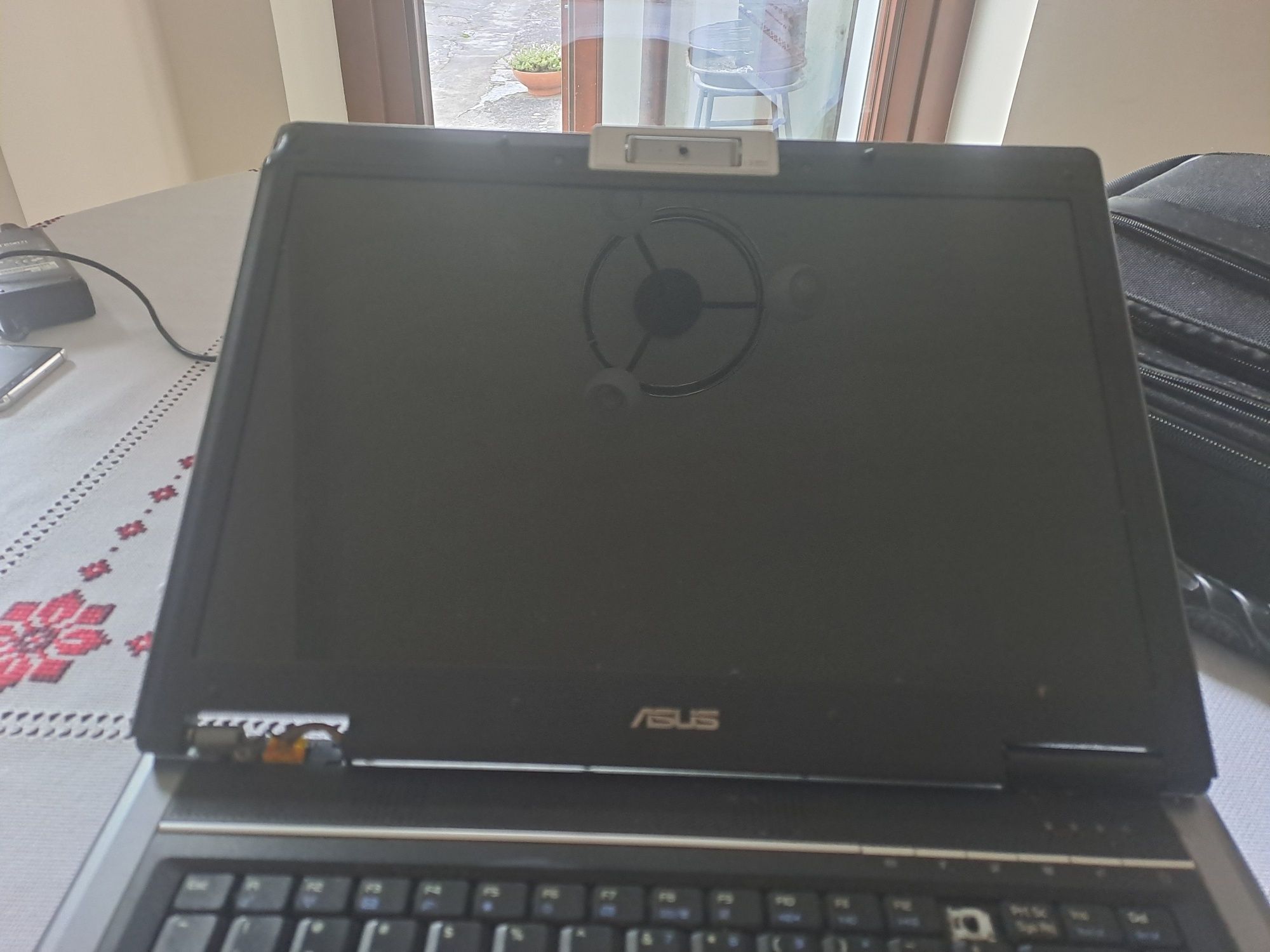 Sprzedam laptop ASUS