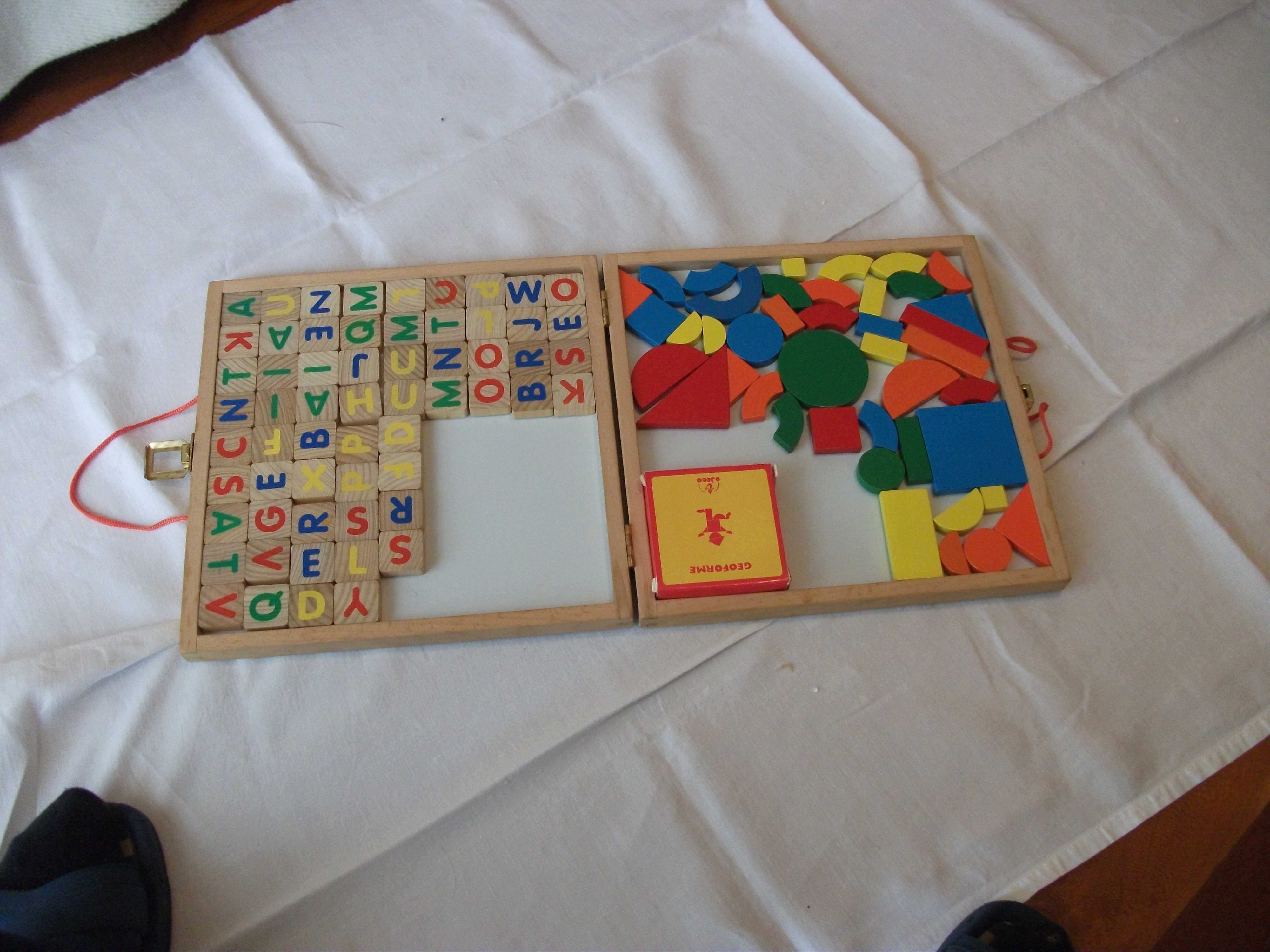 Vendo Tangram abecedário em madeira