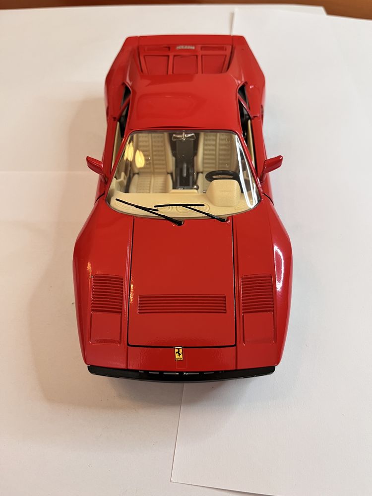 Burago - Ferrari GTO (1984)  Vermelho 1/18 cod. 3027