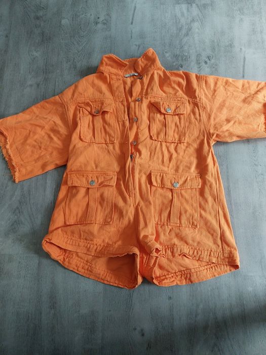Pomarańczowy kombinezon