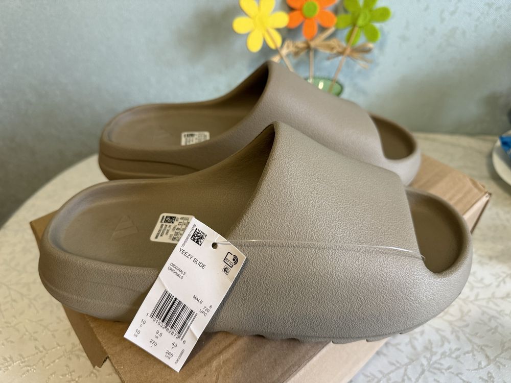 Продам нові,фірмові,потужні тапочки Adidas Yeezy SLIDE