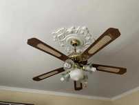 Lampa z wiatrakiem