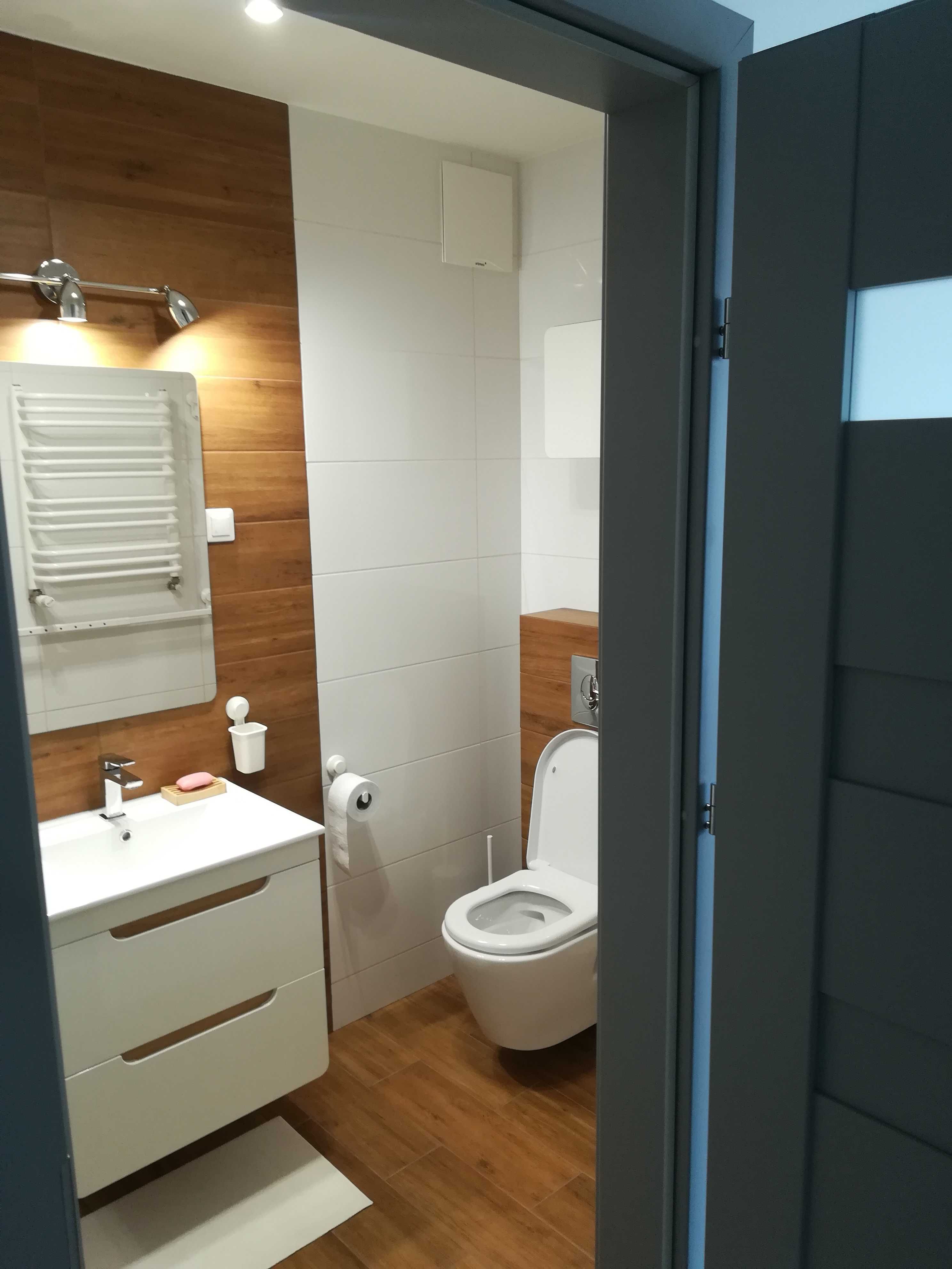 Do wynajęcia 3-pokojowe, 45m+balkon 8m, parking, piwnica. Oś. Górna.
