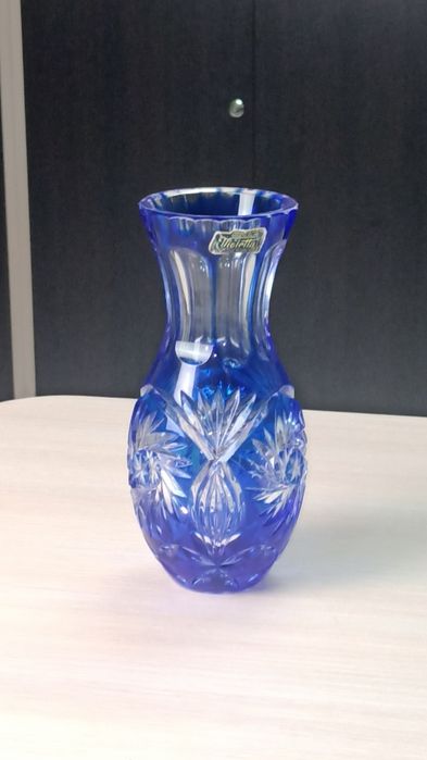 Wazon kryształowy niebieski wysokość 18 cm Huta Violetta. PRL.
