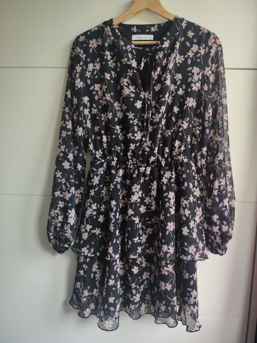 Sukienka Reserved 36 czarna w fioletowe kwiaty