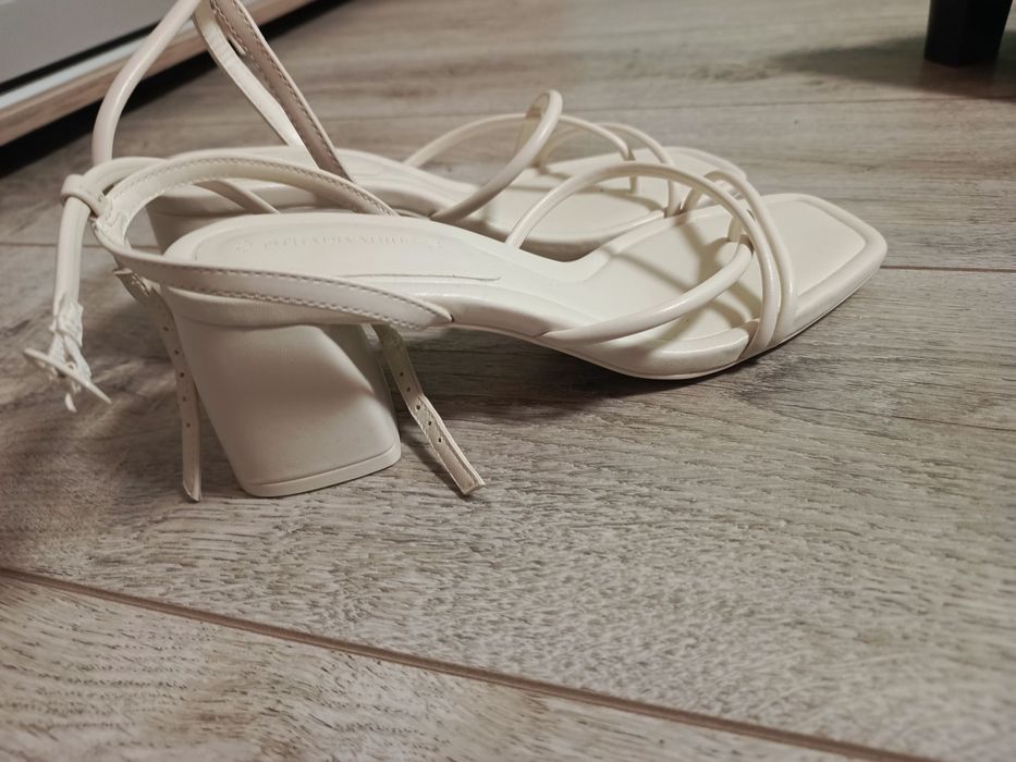 Босоніжки страдіваріус