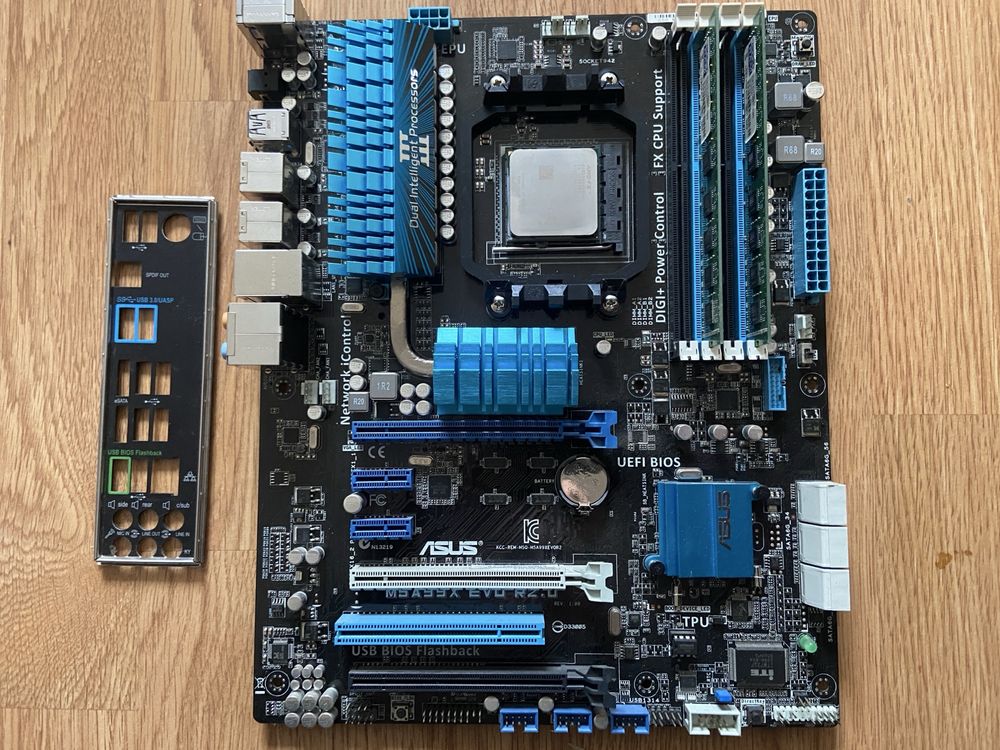 Продам комплект на AM3+ Asus M5A99X Evo FX 8350 Goodram DDR3-1333 16Gb