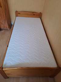 Łóżko sosnowe z nowym materacem
