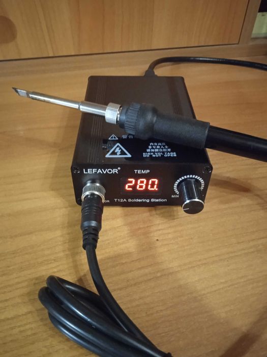 Паяльная станция Lefavor на жалах HAKKO T12 со встроенным БП