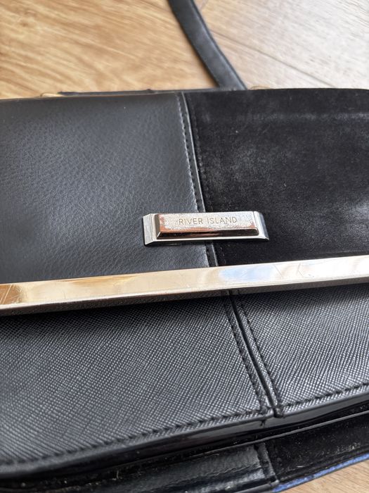 Czarna torebka na ramie